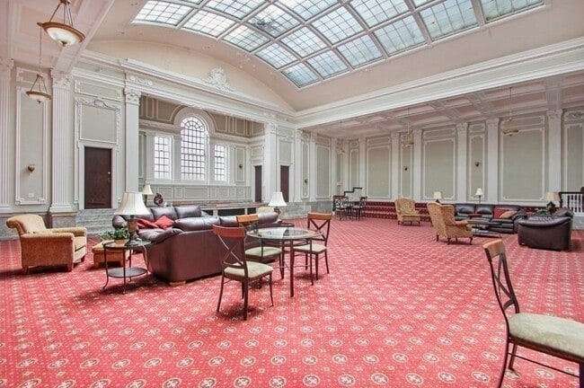 Building Photo - 16 Balmoral St