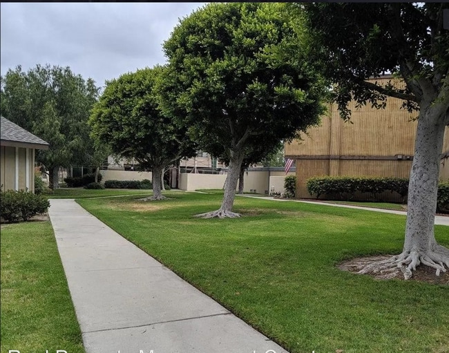 Building Photo - Welcome Home! Upgraded 2 Bedroom, 2.5 Bath...