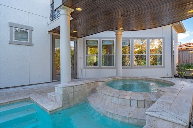 Building Photo - 538 Villa Dr