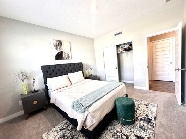 Building Photo - Furnished House in Avon