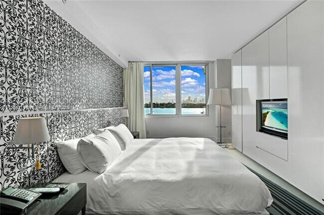 Building Photo - 1100 West Ave