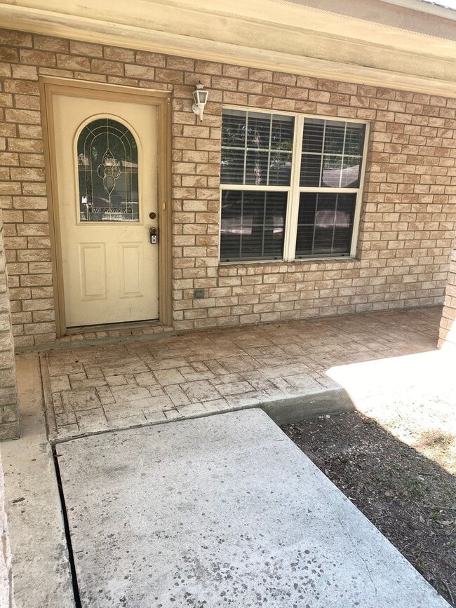 Building Photo - 617 Conway Dr