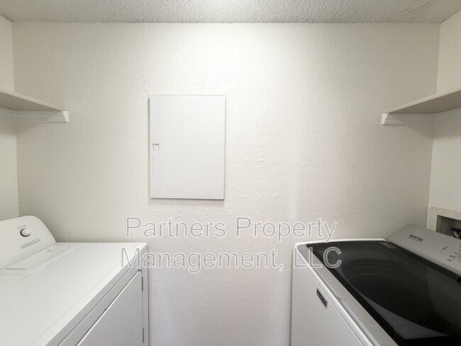 Building Photo - 5003 Bonita Pl