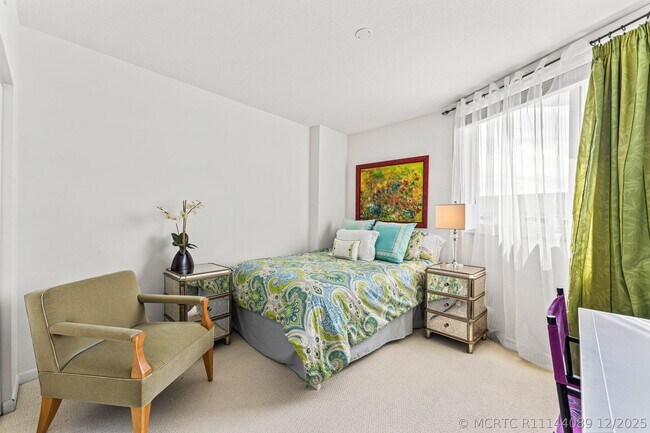 Building Photo - 1551 N Flagler Dr
