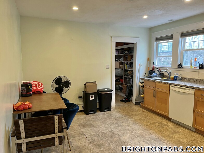 Building Photo - 124 Nonantum St