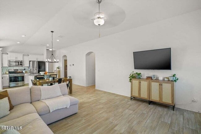 Building Photo - 15133 Composition Ave