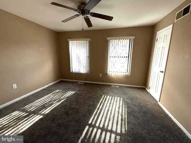 Building Photo - 131 Chelsea Cir