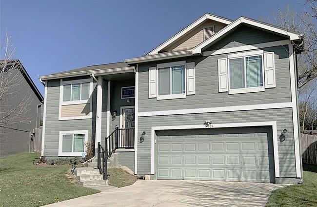 Primary Photo - SW Home with great floorplan and private b...