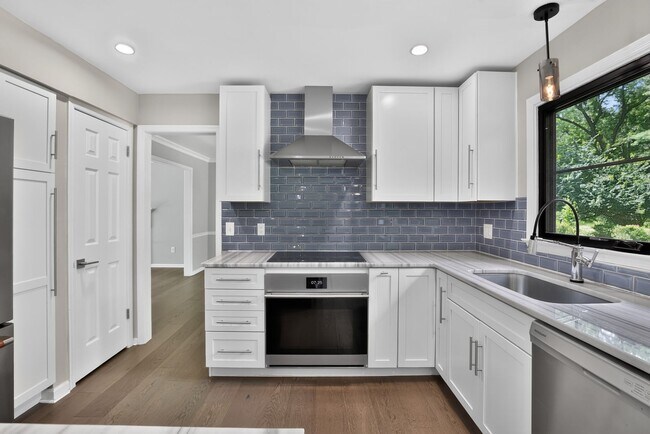 Building Photo - 6 Mill Race Pl