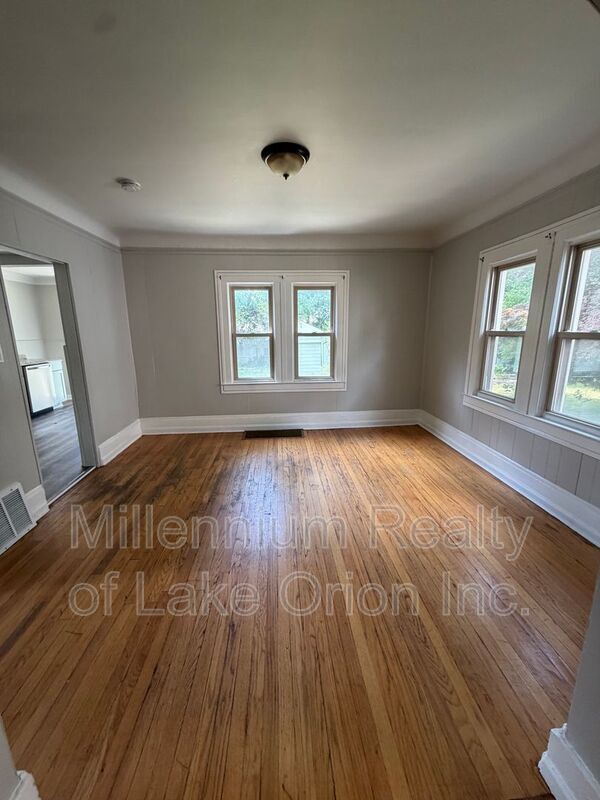 Building Photo - 49 Neome Dr