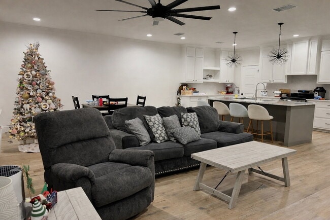 Building Photo - Custom built home in West Lubbock