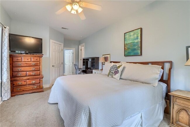 Building Photo - 1504 Hillmont St