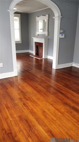 Building Photo - 1833 Wisteria St