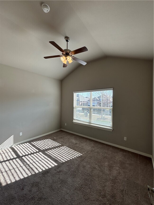 Building Photo - 4400 SW Eggersway Pl