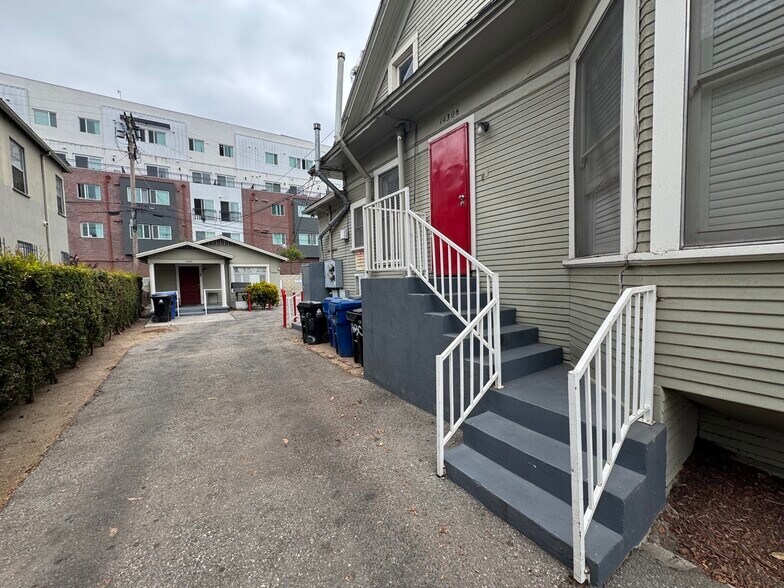 Building Photo - 1430 W 25th St