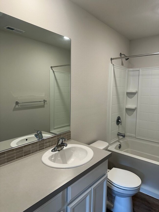 Building Photo - Newer 4 bedroom 2.5 bathroom house!