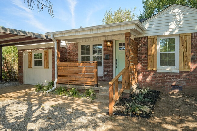 Building Photo - 1125 SW 47th St