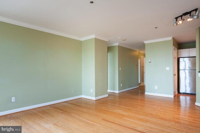 Primary Photo - 100 Harborview Dr