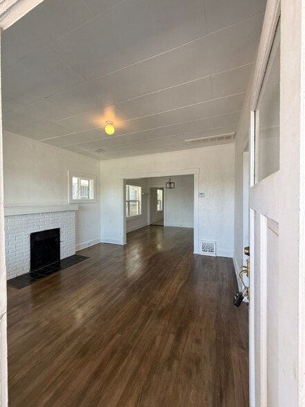 Building Photo - 1705 Arizona Ave