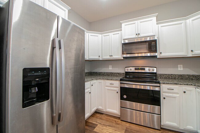 Building Photo - 3300 Twelve Oaks Blvd