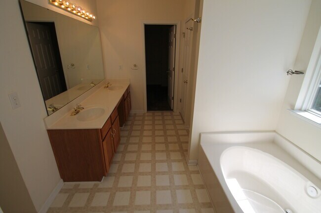 Building Photo - Exclusively Offered by Muse Realty, LLC