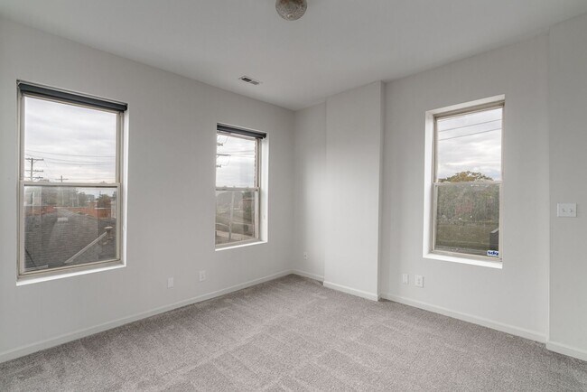 Building Photo - 79 Parsons Ave