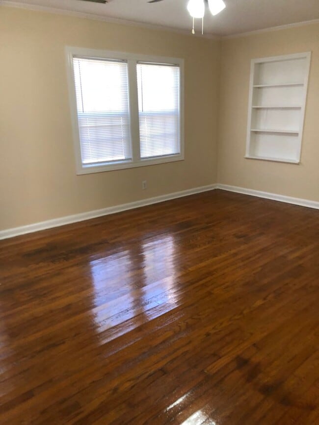 Building Photo - 406 Hill St