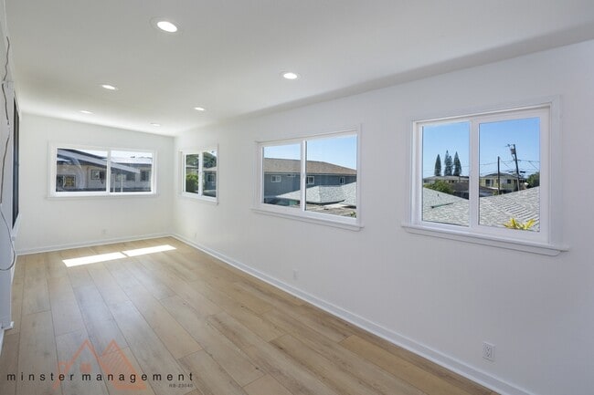 Building Photo - 637 Wyllie St