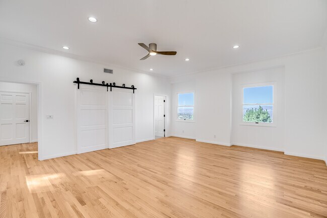 Building Photo - 15851 Mulholland Pl