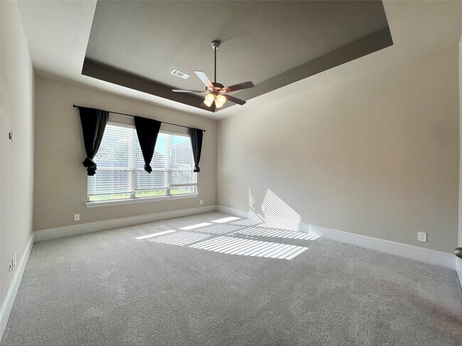 Building Photo - 15815 Sunlit Falls Dr