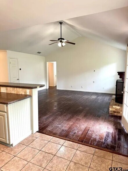 Building Photo - 3424 Glendale Dr