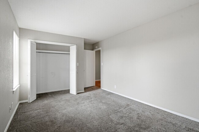 Building Photo - 6518/6520 E 90th St Duplex