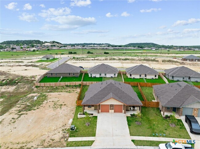 Building Photo - 126 Leon Ln