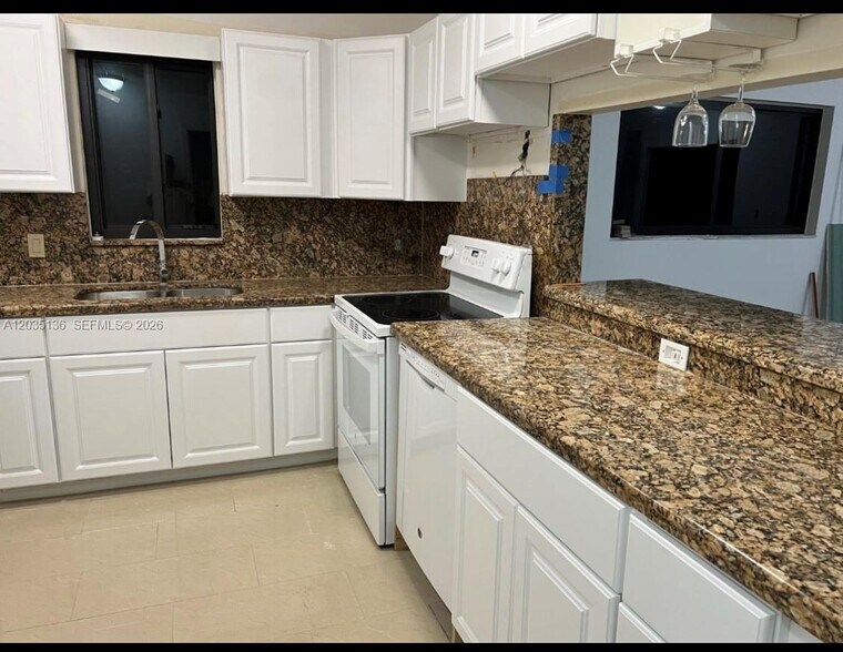 Building Photo - 325 Menores Ave