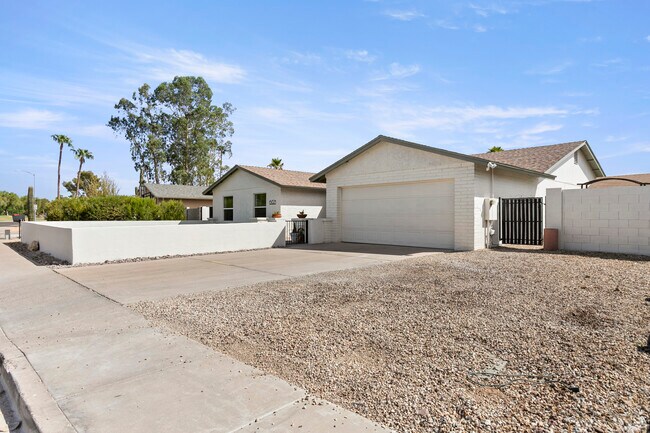 Building Photo - 6021 E Acoma Dr