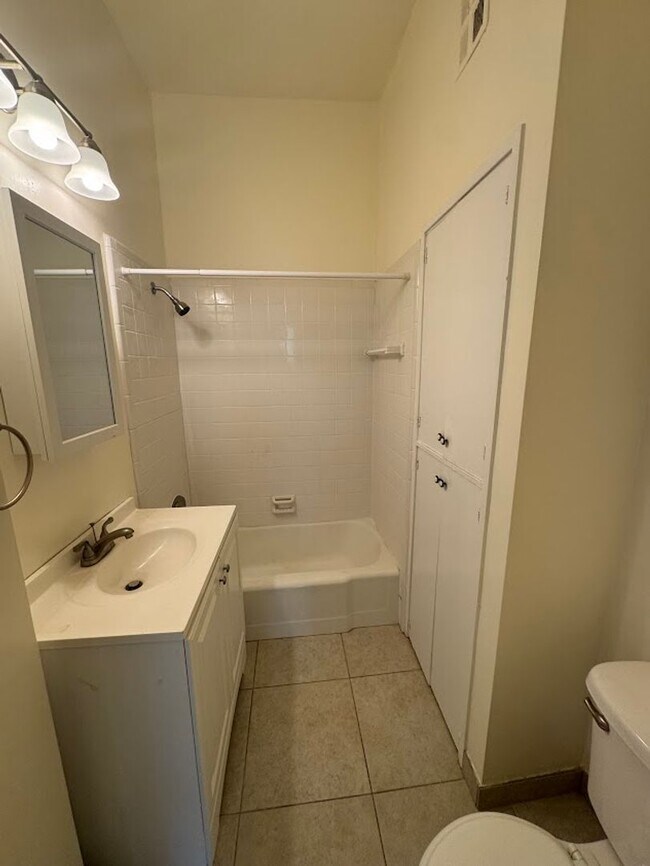 Building Photo - 5431 Howe St