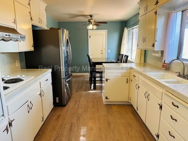 Building Photo - 3536 E Behymer Ave