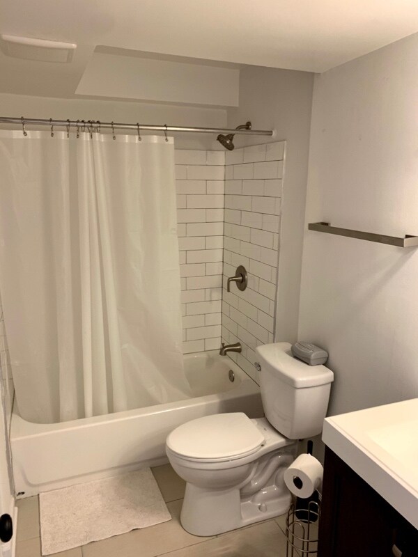 Building Photo - 660 E St NE