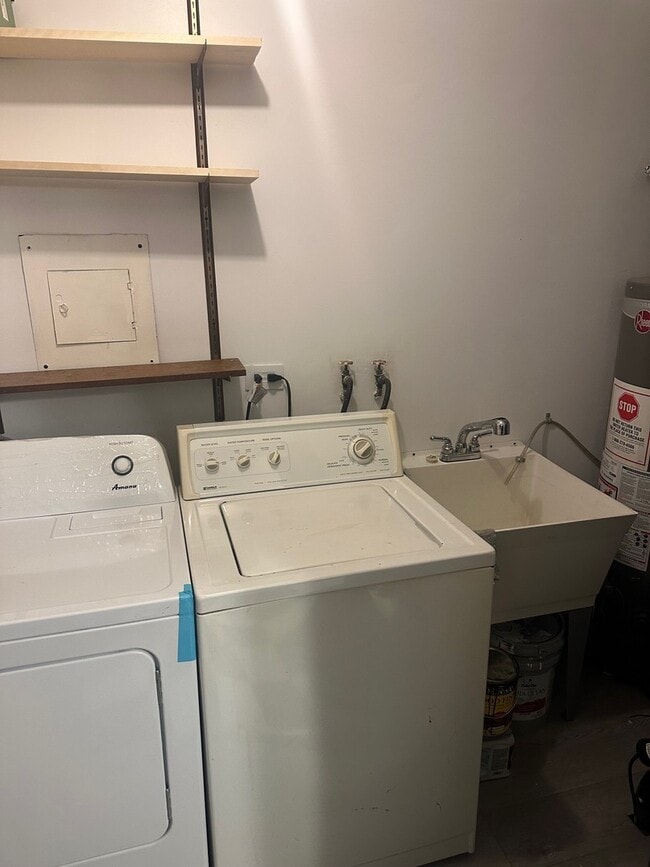 Building Photo - 380 Mackinaw Ave