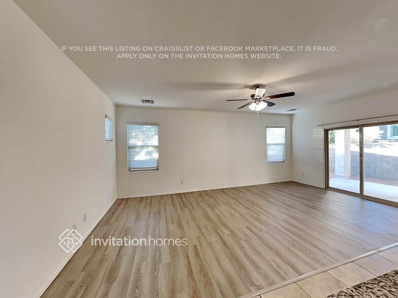 Building Photo - 1265 E Palomino Way