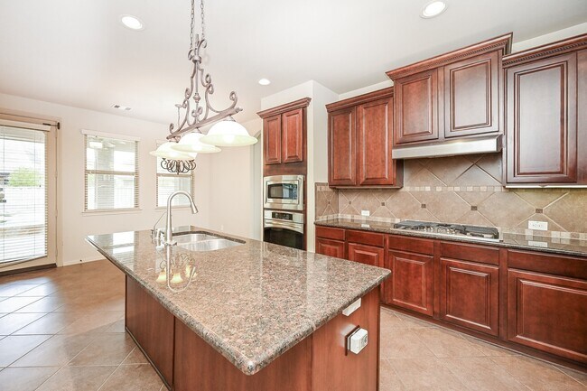 Building Photo - 19 Sandwell Place