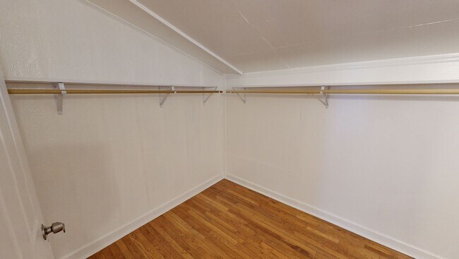 Building Photo - $500 OFF First Month's Rent! 3 Bedrooms wi...