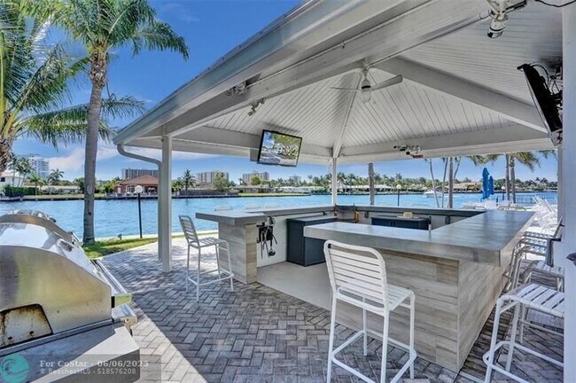 Building Photo - 6211 Bay Club Dr