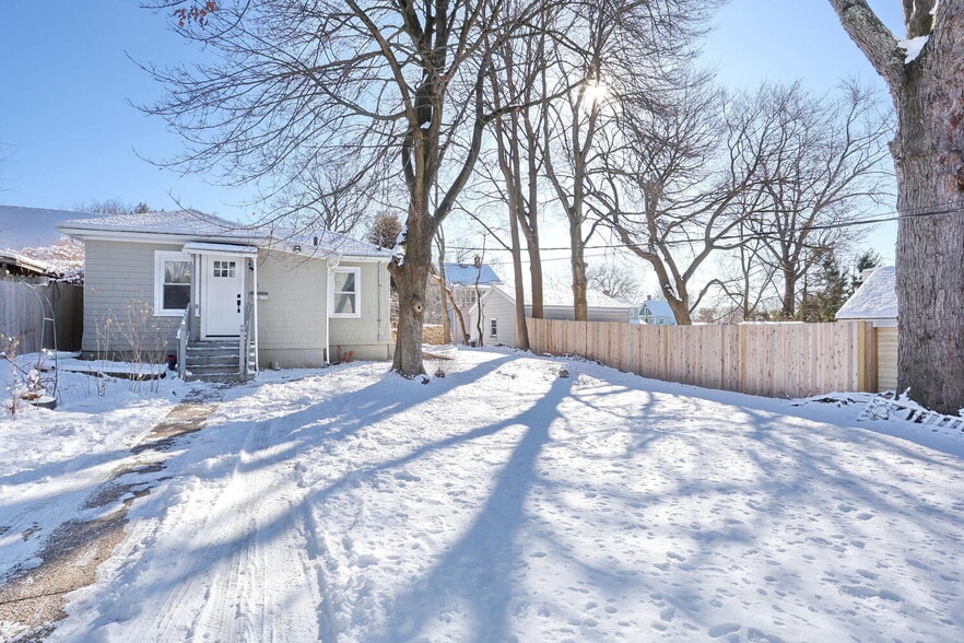 Building Photo - 31 Rea Ave