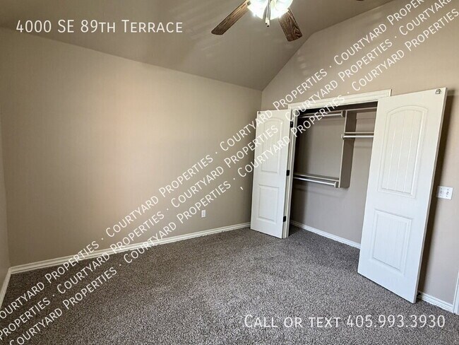 Building Photo - 4000 SE 89th Terrace