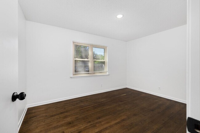 Building Photo - 3 bedroom, 2 bath recently renovated in Southaven