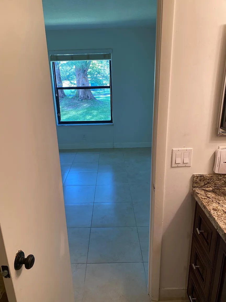 Building Photo - 21900 Lake Forest Cir