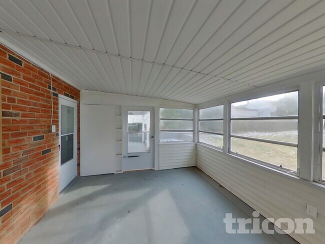 Building Photo - 2840 Mt Vernon Ave