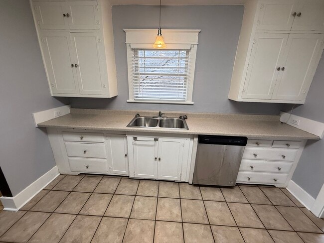 Building Photo - 3 bed/1 bath house