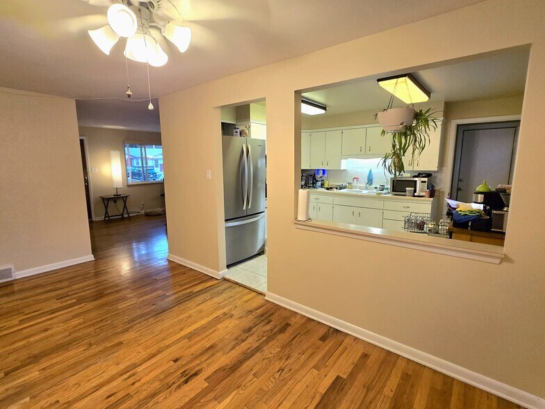 dining room kitchen view - 8250 Chase Way